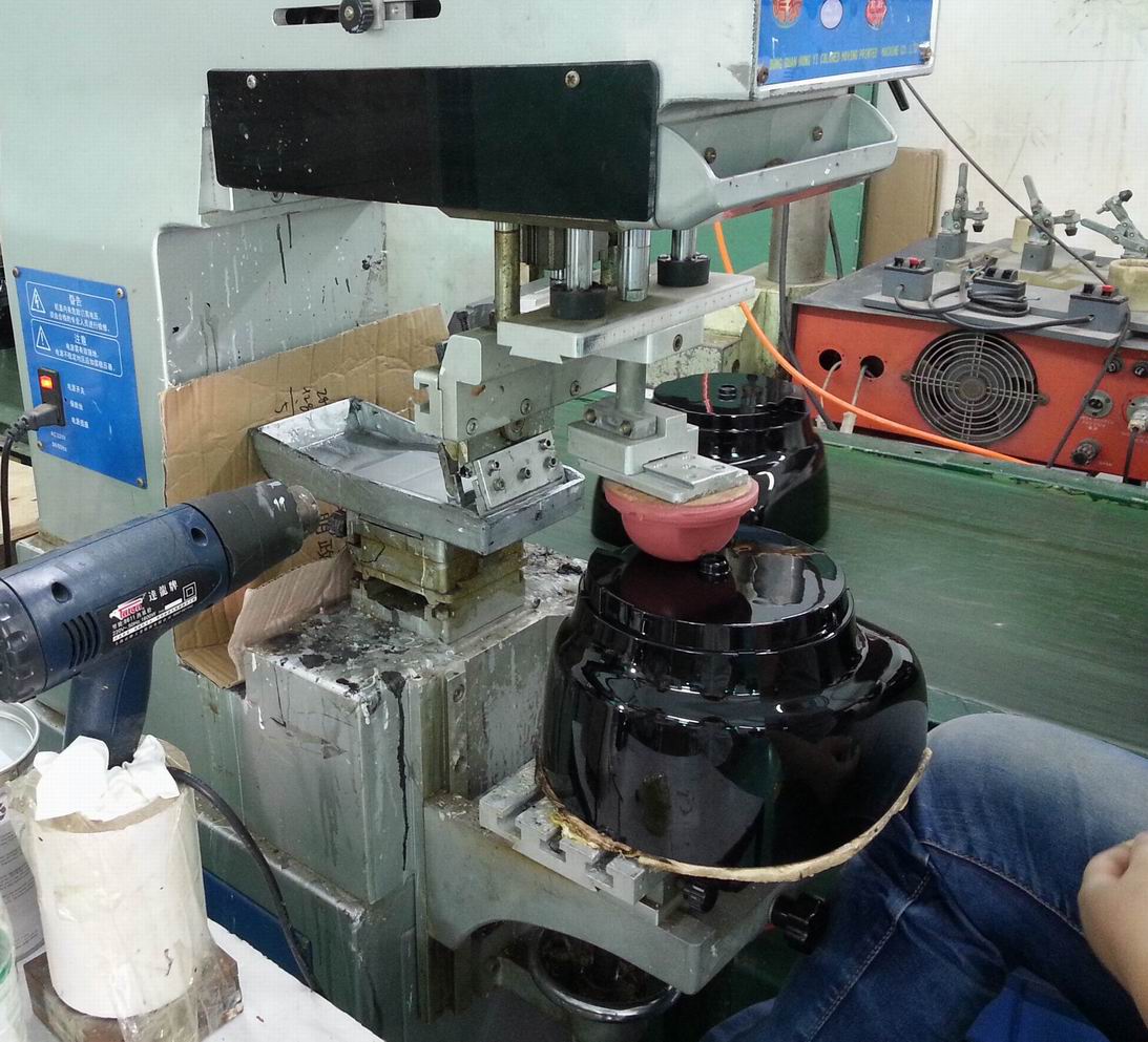 Pad printing on a molded plastic component